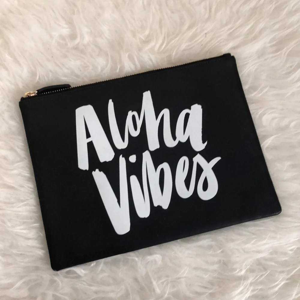 Like New Aloha Vibes Clutch - Picture 3 of 7